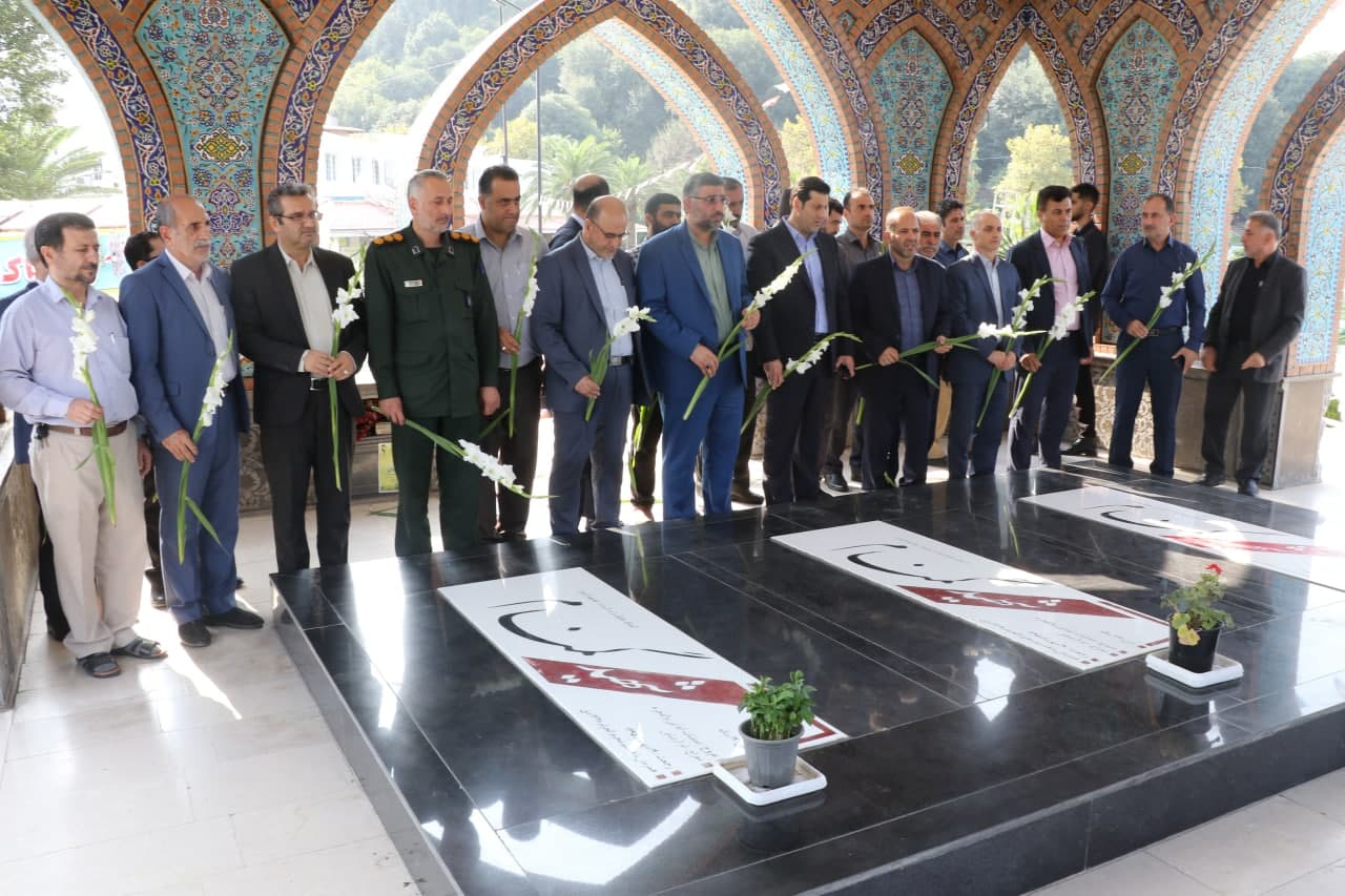 گلباران مزار شهدای گمنام به مناسبت هفته دولت
